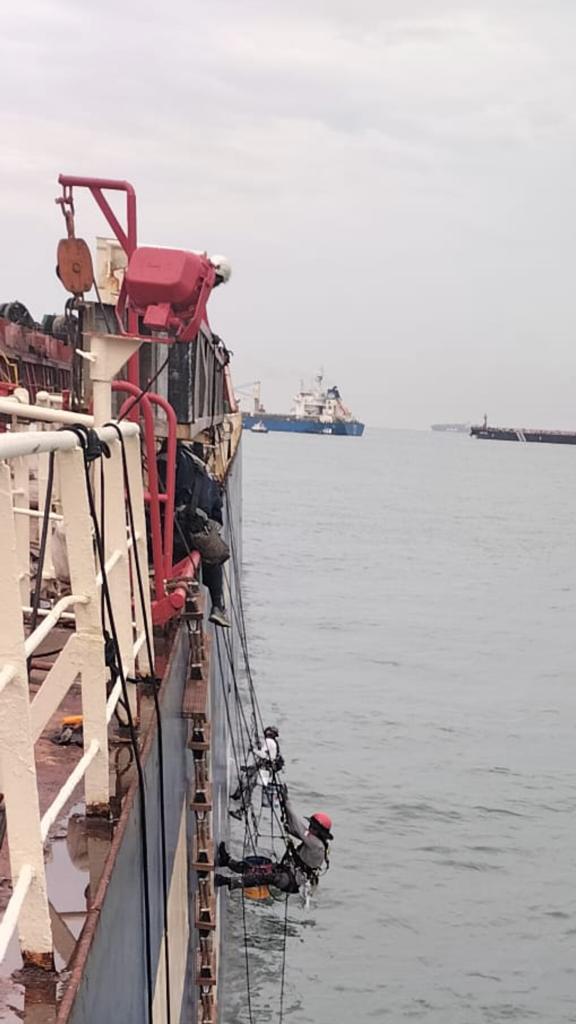 Rope Access Hull Maintenance